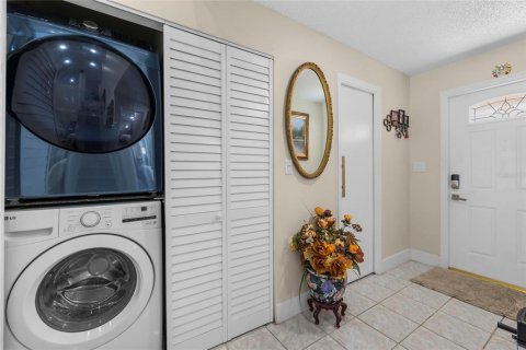 House in Miami, Florida 3 bedrooms, 157.93 sq.m. № 2219561 - photo 20
