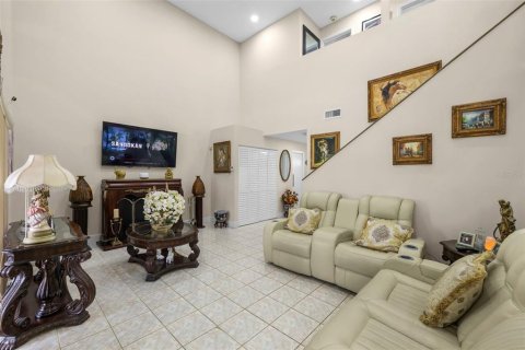 House in Miami, Florida 3 bedrooms, 157.93 sq.m. № 2219561 - photo 13