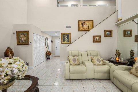 House in Miami, Florida 3 bedrooms, 157.93 sq.m. № 2219561 - photo 14