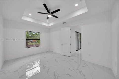 Villa ou maison à vendre à Lehigh Acres, Floride: 3 chambres, 159.7 m2 № 1796382 - photo 20