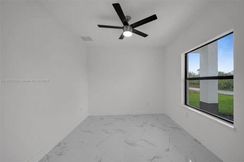 Villa ou maison à vendre à Lehigh Acres, Floride: 3 chambres, 159.7 m2 № 1796382 - photo 17