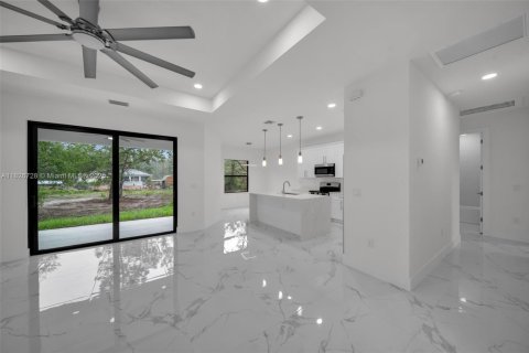 Villa ou maison à vendre à Lehigh Acres, Floride: 3 chambres, 159.7 m2 № 1796382 - photo 6