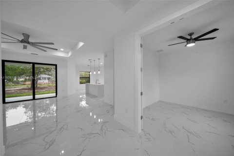 Villa ou maison à vendre à Lehigh Acres, Floride: 3 chambres, 159.7 m2 № 1796382 - photo 5