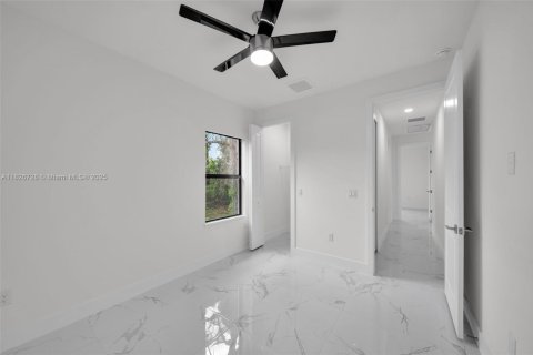 Villa ou maison à vendre à Lehigh Acres, Floride: 3 chambres, 159.7 m2 № 1796382 - photo 21