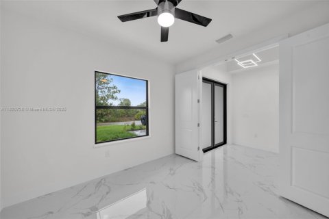 Villa ou maison à vendre à Lehigh Acres, Floride: 3 chambres, 159.7 m2 № 1796382 - photo 14