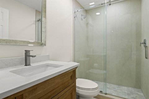 Condo in Sun City Center, Florida, 2 bedrooms  № 2210126 - photo 22