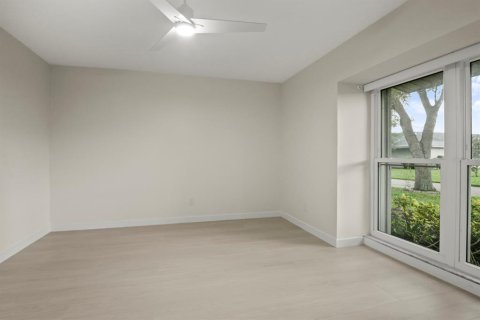 Condo in Sun City Center, Florida, 2 bedrooms  № 2210126 - photo 20