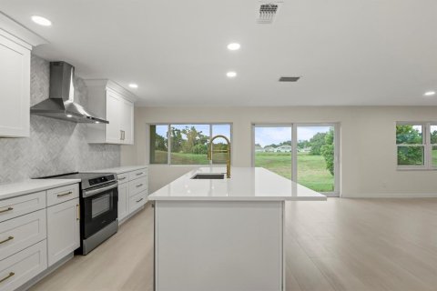 Condo in Sun City Center, Florida, 2 bedrooms  № 2210126 - photo 6