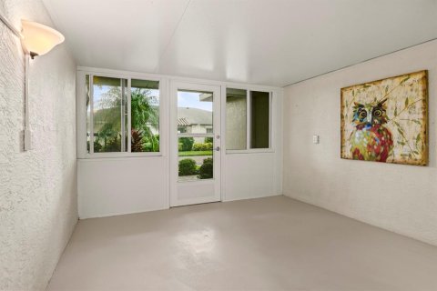 Condo in Sun City Center, Florida, 2 bedrooms  № 2210126 - photo 24