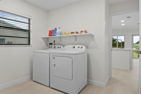 Condo in Sun City Center, Florida, 2 bedrooms  № 2210126 - photo 23
