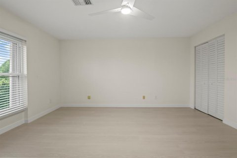Condo in Sun City Center, Florida, 2 bedrooms  № 2210126 - photo 14