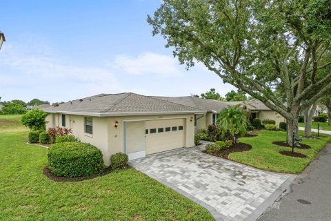 Condo in Sun City Center, Florida, 2 bedrooms № 2210126