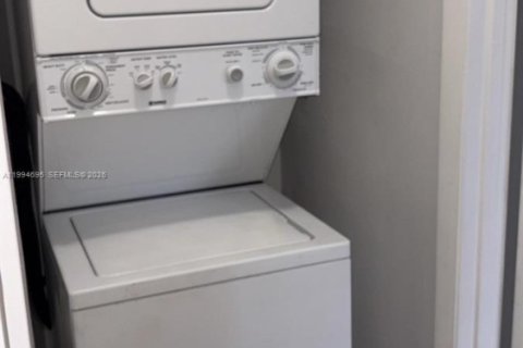 Снять в аренду кондоминиум в Пемброк-Пайнс, Флорида 2 спальни, № 2063223 - фото 22