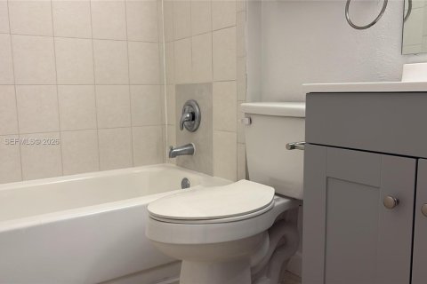 Снять в аренду кондоминиум в Пемброк-Пайнс, Флорида 2 спальни, № 2063223 - фото 20