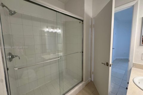 Снять в аренду кондоминиум в Пемброк-Пайнс, Флорида 2 спальни, № 2063223 - фото 18