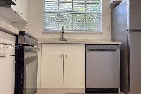 Снять в аренду кондоминиум в Пемброк-Пайнс, Флорида 2 спальни, № 2063223 - фото 5