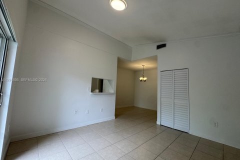 Снять в аренду кондоминиум в Пемброк-Пайнс, Флорида 2 спальни, № 2063223 - фото 8
