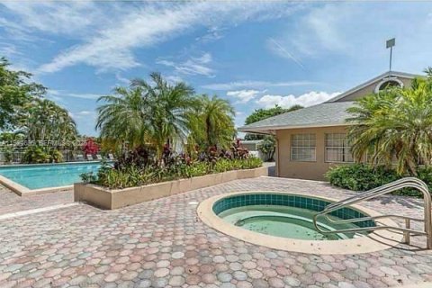 Снять в аренду кондоминиум в Пемброк-Пайнс, Флорида 2 спальни, № 2063223 - фото 27