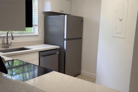 Снять в аренду кондоминиум в Пемброк-Пайнс, Флорида 2 спальни, № 2063223 - фото 6