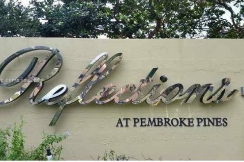 Кондоминиум с 2 спальнями в Пемброк-Пайнс, Флорида № 2063223