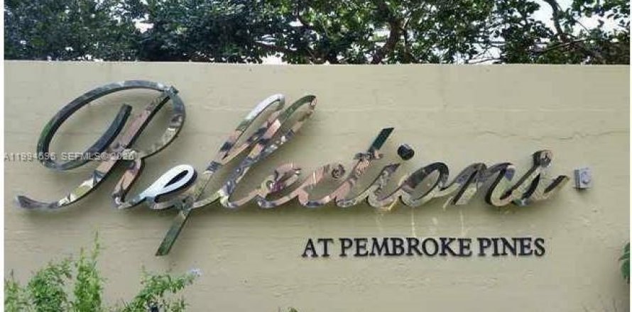 Кондоминиум с 2 спальнями в Пемброк-Пайнс, Флорида № 2063223