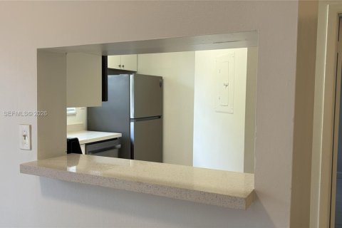 Снять в аренду кондоминиум в Пемброк-Пайнс, Флорида 2 спальни, № 2063223 - фото 7