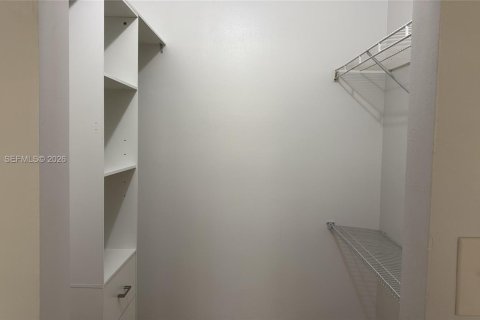 Снять в аренду кондоминиум в Пемброк-Пайнс, Флорида 2 спальни, № 2063223 - фото 15