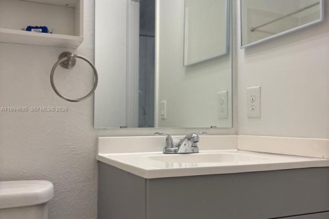 Снять в аренду кондоминиум в Пемброк-Пайнс, Флорида 2 спальни, № 2063223 - фото 21