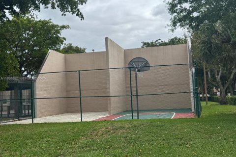 Снять в аренду кондоминиум в Пемброк-Пайнс, Флорида 2 спальни, № 2063223 - фото 24