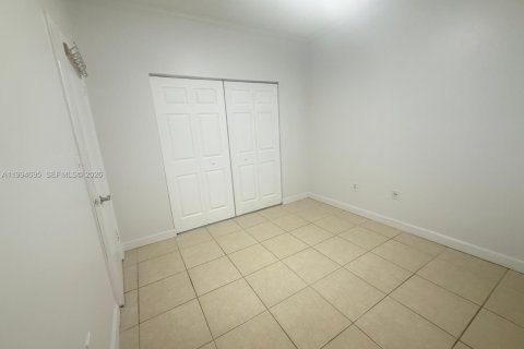 Снять в аренду кондоминиум в Пемброк-Пайнс, Флорида 2 спальни, № 2063223 - фото 12