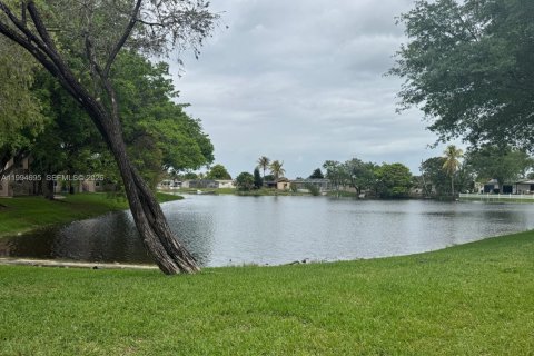 Снять в аренду кондоминиум в Пемброк-Пайнс, Флорида 2 спальни, № 2063223 - фото 25