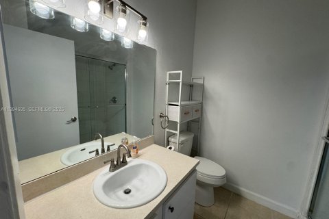 Снять в аренду кондоминиум в Пемброк-Пайнс, Флорида 2 спальни, № 2063223 - фото 16