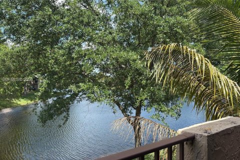 Снять в аренду кондоминиум в Пемброк-Пайнс, Флорида 2 спальни, № 2063223 - фото 10