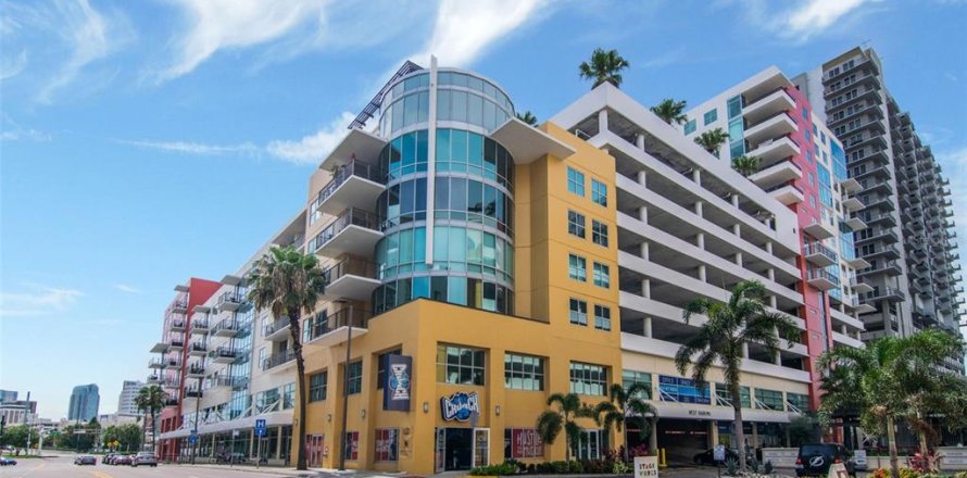Condo in Tampa, Florida, 2 bedrooms № 1751536