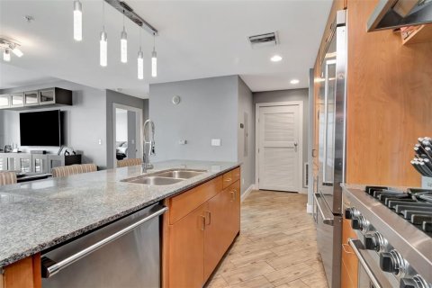 Condo in Tampa, Florida, 2 bedrooms  № 1751536 - photo 9