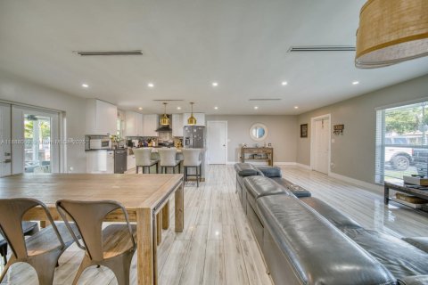 Villa ou maison à vendre à Palmetto Bay, Floride: 3 chambres, 153.01 m2 № 1938576 - photo 8