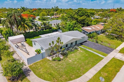Villa ou maison à vendre à Palmetto Bay, Floride: 3 chambres, 153.01 m2 № 1938576 - photo 29