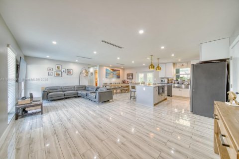 Villa ou maison à vendre à Palmetto Bay, Floride: 3 chambres, 153.01 m2 № 1938576 - photo 13