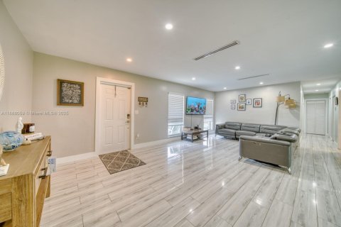 Villa ou maison à vendre à Palmetto Bay, Floride: 3 chambres, 153.01 m2 № 1938576 - photo 12