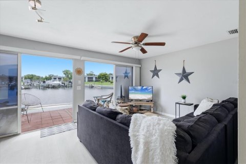 Condo in Englewood, Florida, 3 bedrooms № 2221708 - photo 9