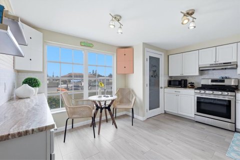 Condo in Englewood, Florida, 3 bedrooms № 2221708 - photo 16