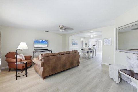 Condo in Englewood, Florida, 3 bedrooms № 2221708 - photo 11