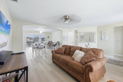 Condo in Englewood, Florida, 3 bedrooms № 2221708 - photo 10