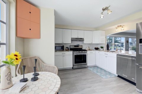 Condo in Englewood, Florida, 3 bedrooms № 2221708 - photo 17