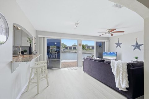 Condo in Englewood, Florida, 3 bedrooms № 2221708 - photo 6