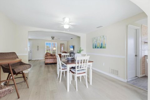 Condo in Englewood, Florida, 3 bedrooms № 2221708 - photo 13