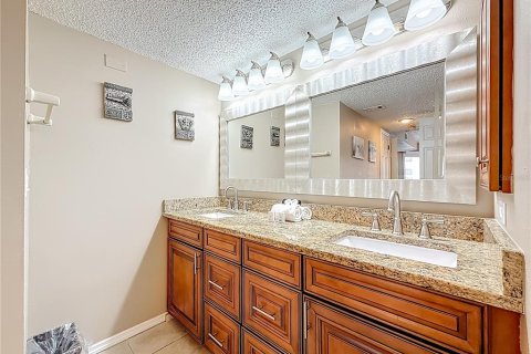 Copropriété à vendre à Indian Shores, Floride: 2 chambres, 130.06 m2 № 2102296 - photo 27