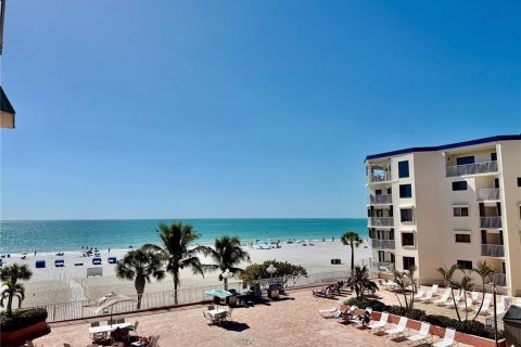 Condominio en Indian Shores, Florida, 2 dormitorios  № 2102296