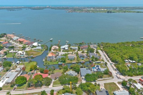 House in Merrit Island, Florida 4 bedrooms, 285.77 sq.m. № 2111439 - photo 24