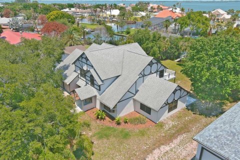 House in Merrit Island, Florida 4 bedrooms, 285.77 sq.m. № 2111439 - photo 28